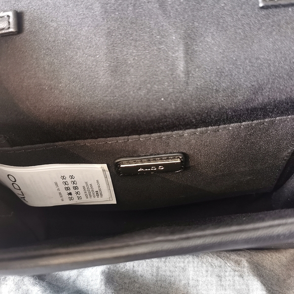 ALDO - clutch/purse with removable chain - Picture 3 of 4